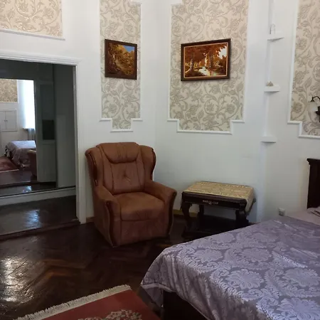 у жд вокзала и моря