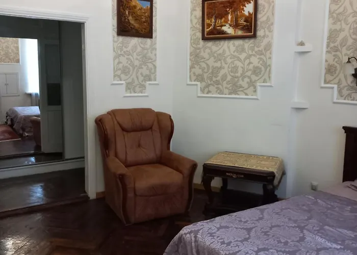 у жд вокзала и моря