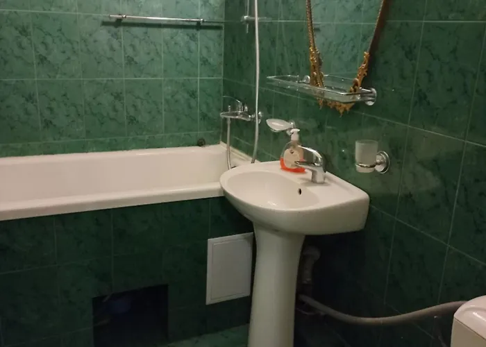 у жд вокзала и моря Οδησσός